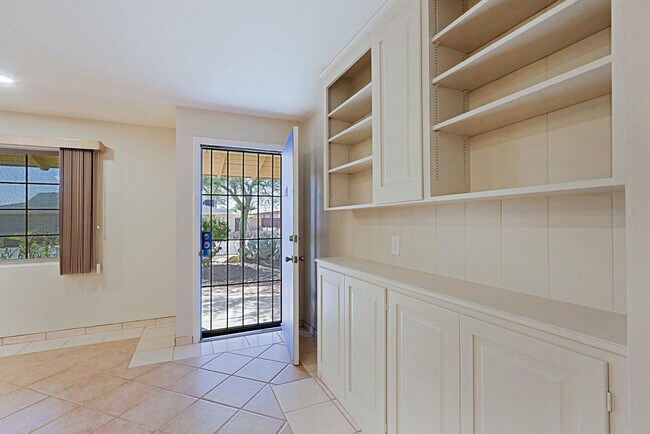 Building Photo - 6203 N 12th Pl