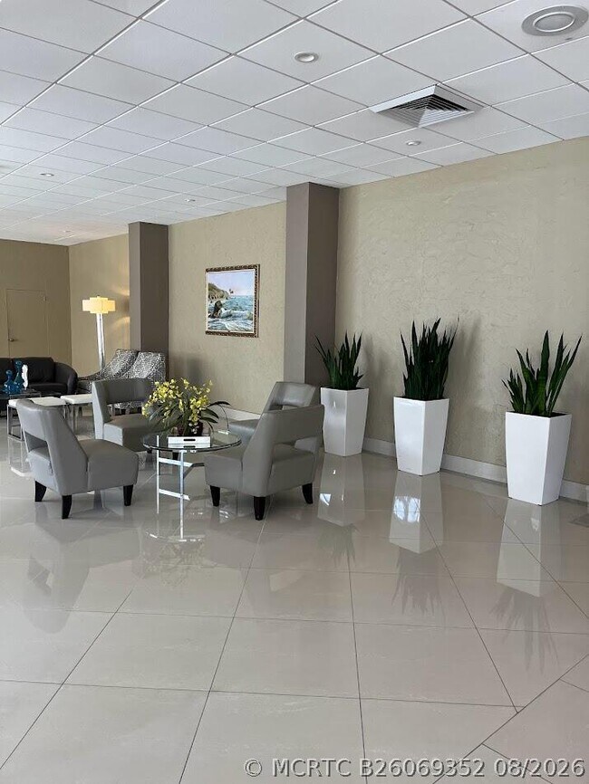 Building Photo - 4250 Galt Ocean Dr