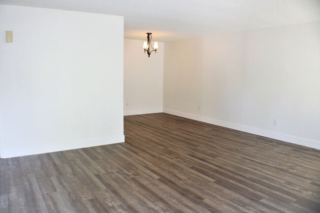 Building Photo - 6808 N Half Moon Dr