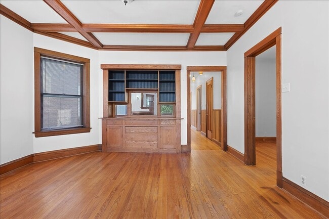 Building Photo - 4226 N Sawyer Ave