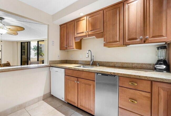 Building Photo - 2800 N Ocean Dr