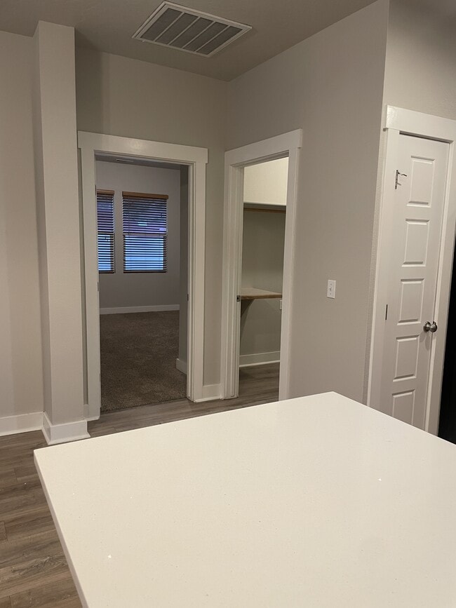 Building Photo - 447 N Baxter Way