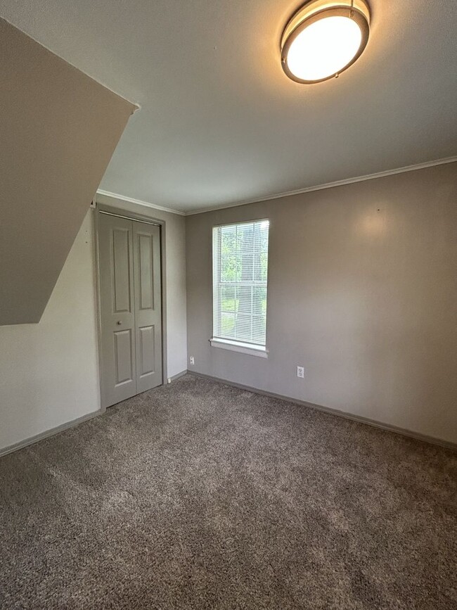 Building Photo - Absolutely Adorable 3br/1ba House - PERFEC...