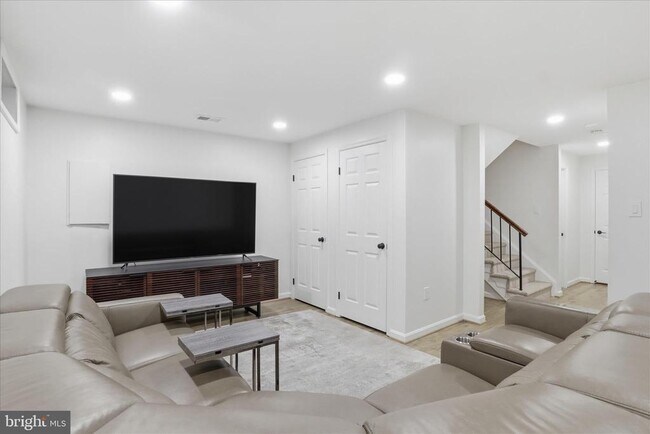 Building Photo - 12845 Mill Brook Ct