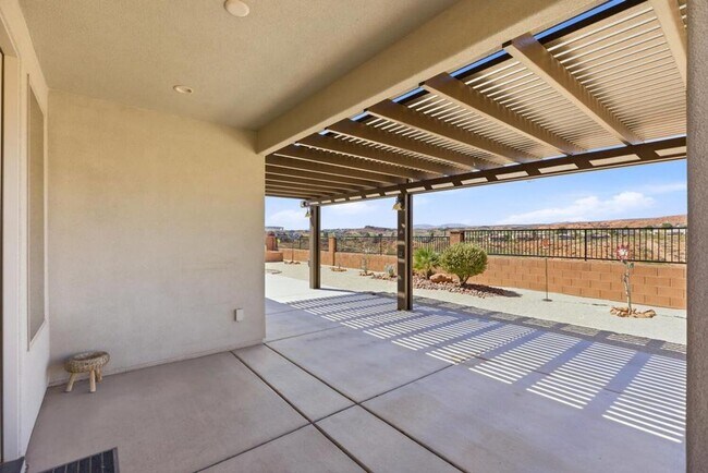 Building Photo - Brio Beauty! 3 Bedroom Home with View and RV Parking!