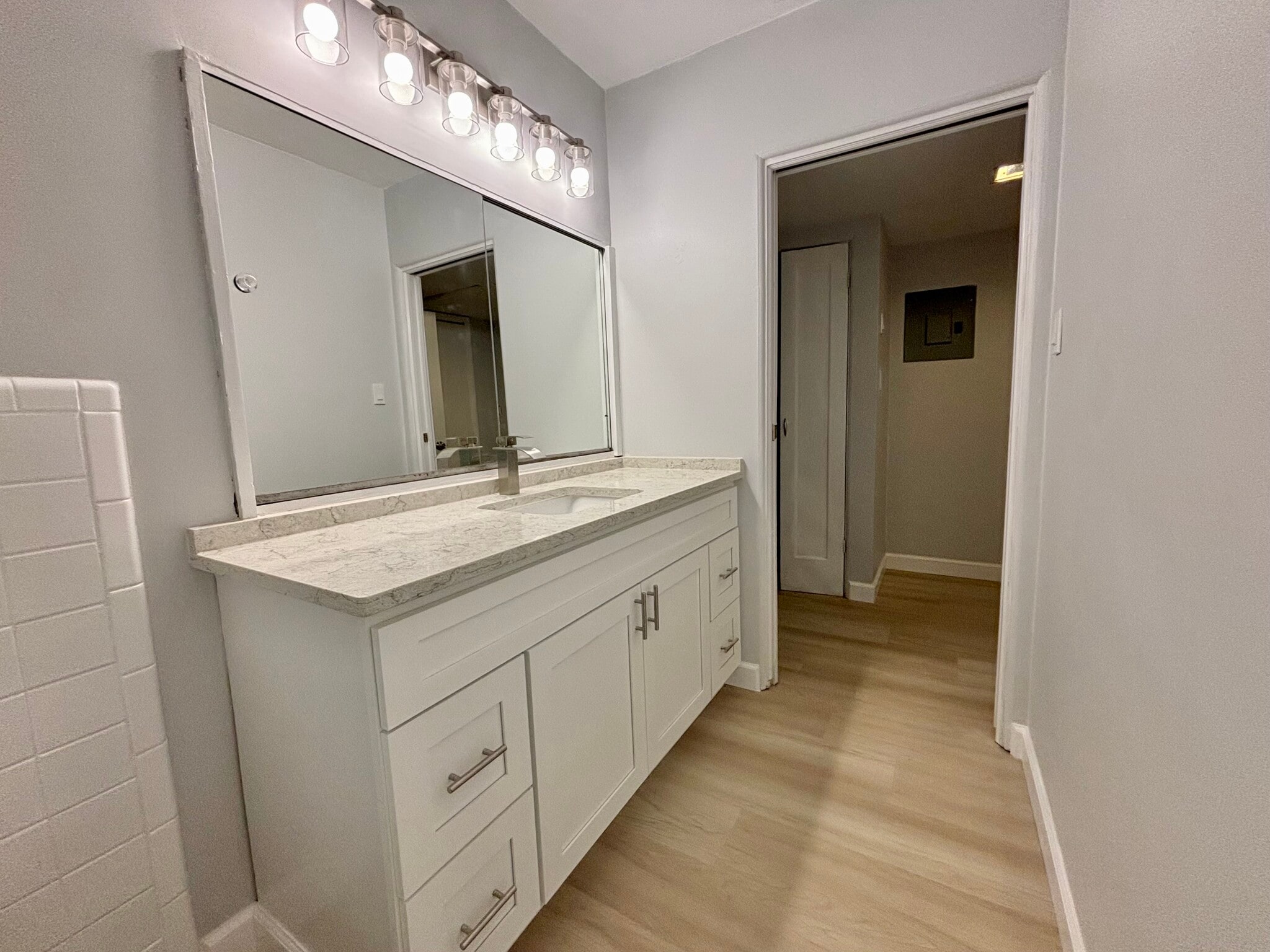 Building Photo - 718 E South St