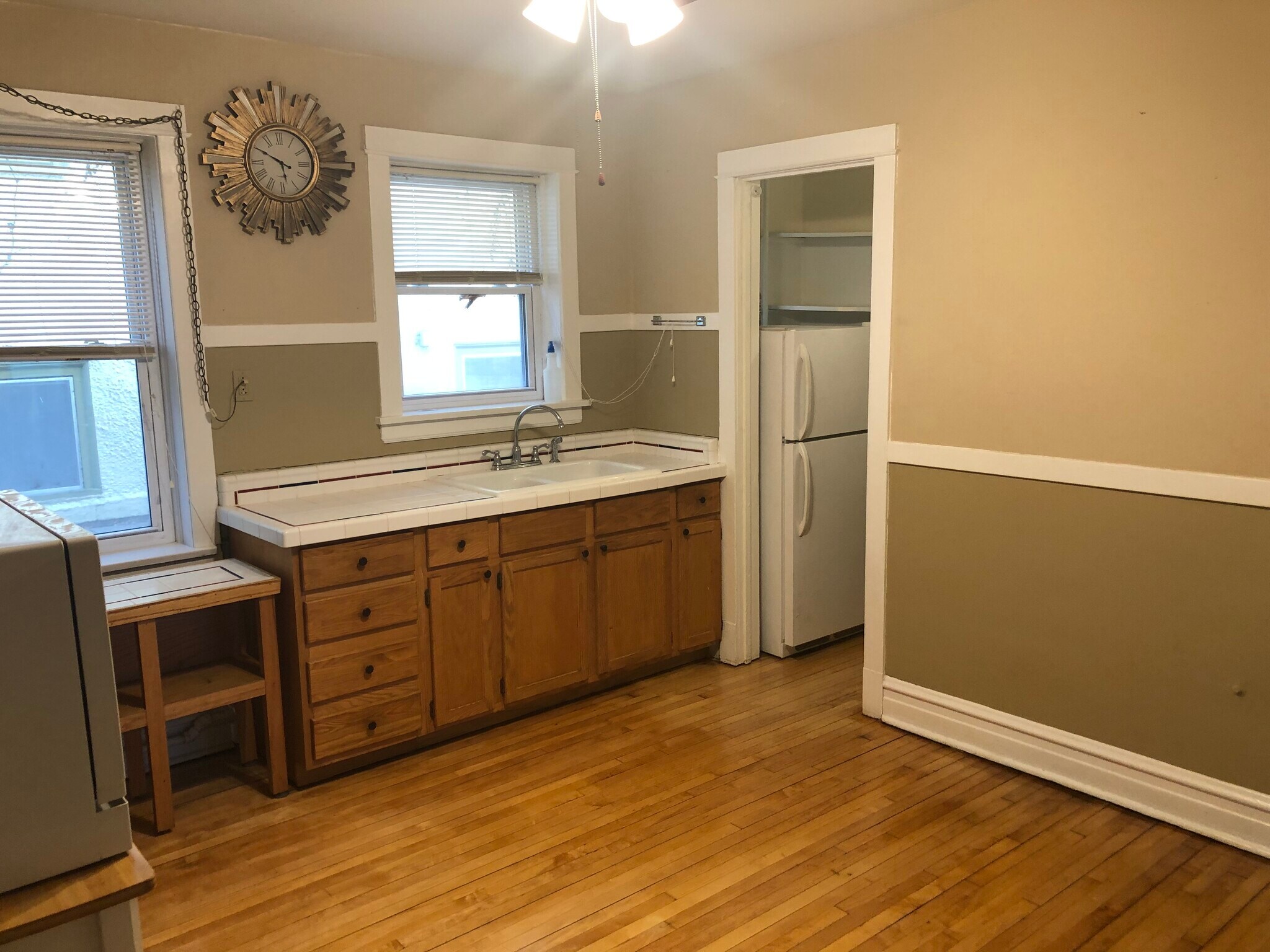 very large country style kitchen - 531 S Lombard Ave
