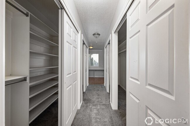 Building Photo - 10328 Countrywood Dr