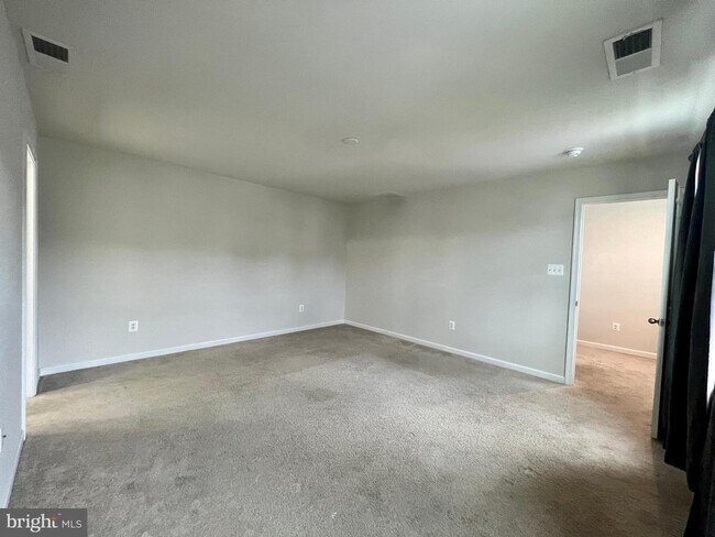 Building Photo - 255 Severna Pkwy