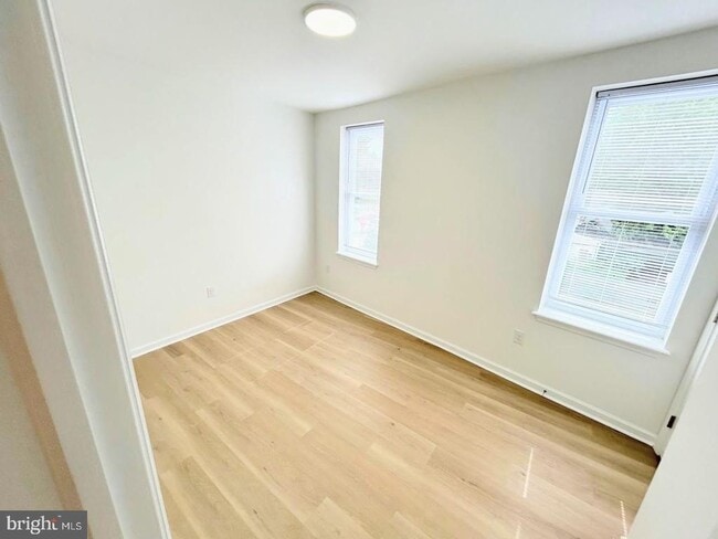 Building Photo - 5031 W Girard Ave