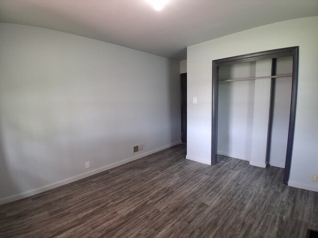 Building Photo - 1497 Fairchild-E