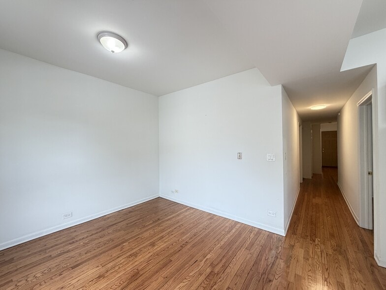 Building Photo - 5783 N Ridge Ave