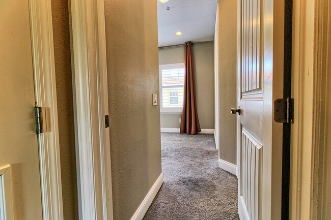 3rd Floor Bedroom with Private Bathroom, and Walk-In-Closet - 111 N Albany Ave