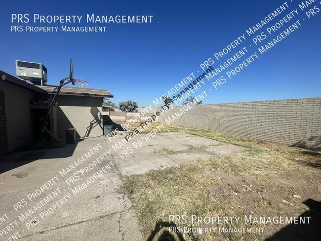 Building Photo - 2544 W Isabella Ave
