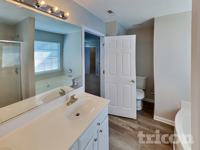 Building Photo - 1017 Highstone Dr