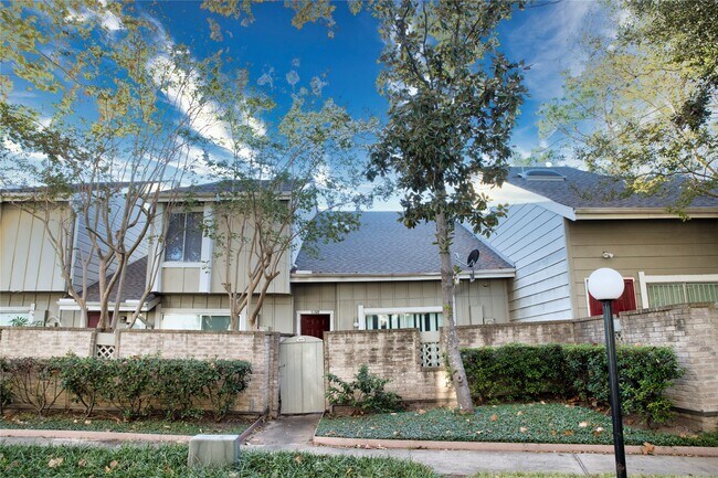 Primary Photo - 7075 Greenway Chase St