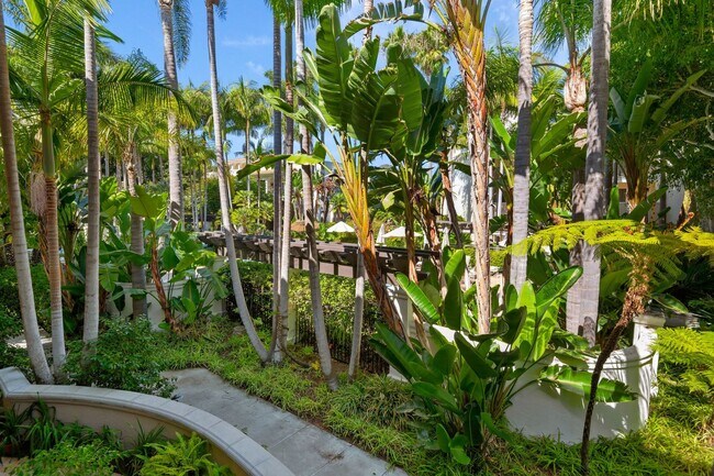 Building Photo - Extremely Rare Opportunity – 2 Bed / 2.5 Bath Luxury Condo at El Escorial Villas at East Beach