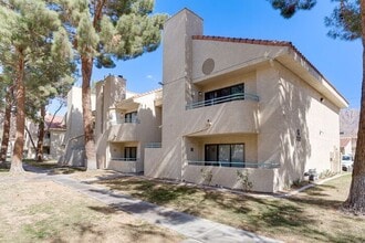 Building Photo - Charming Upstairs Condo with Dual Balconies & Spacious Layout!