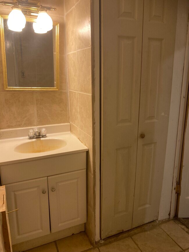 Building Photo - 220 Apartments