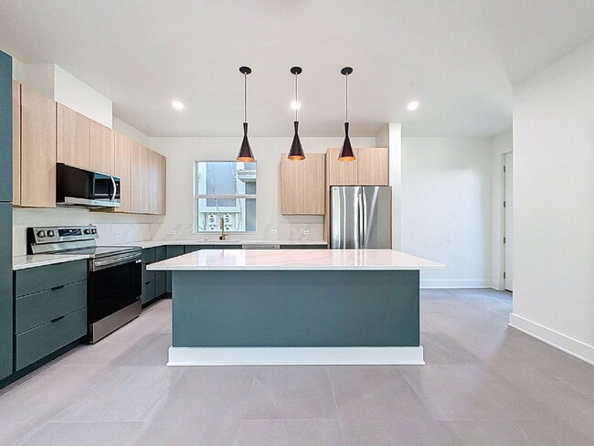 Building Photo - 340 14th St N