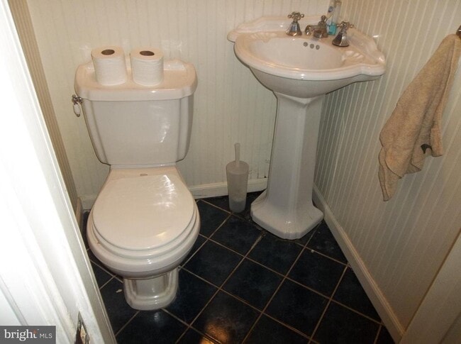 Building Photo - 623 Morris Pl NE