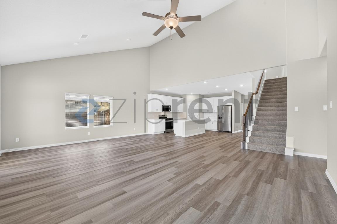 Building Photo - Unit