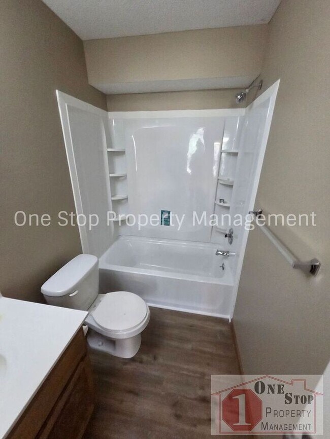 Building Photo - Beautiful 3-Bedroom 2.5 Bathroom in Independence