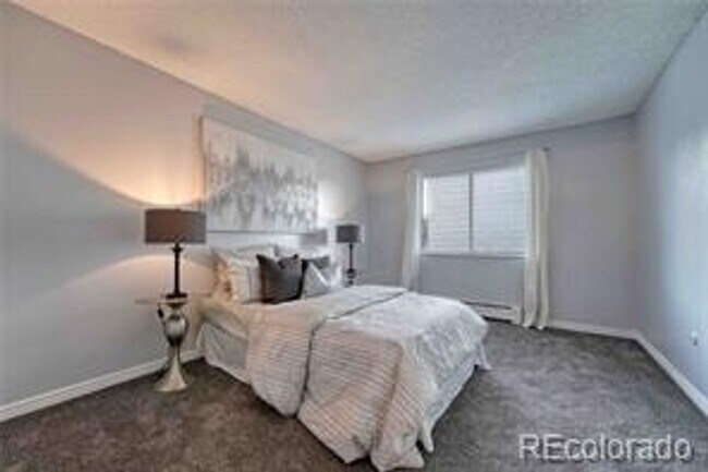 Building Photo - Charming 1BR Condo in Lakewood