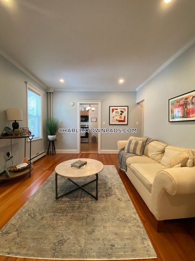 Primary Photo - 74 Russell St