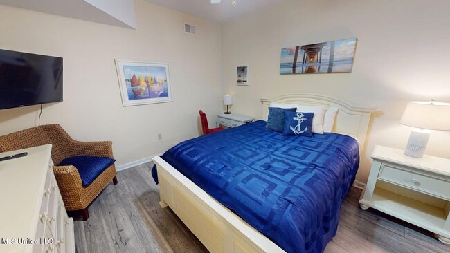 Building Photo - 2228 Beach Dr