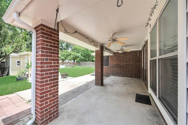 Building Photo - 21630 Live Oaks Spring Dr