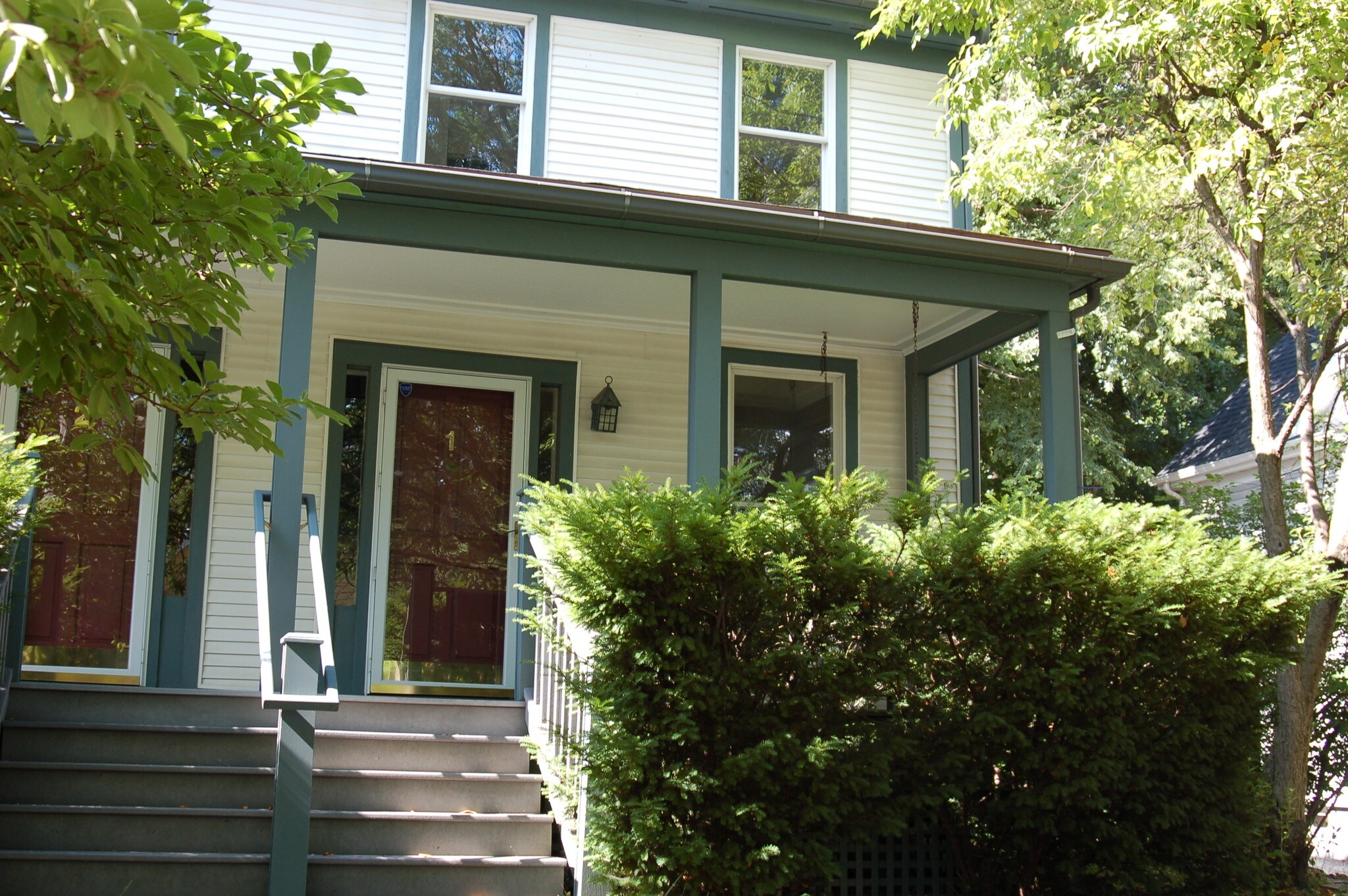front of house - 724 W Washington St