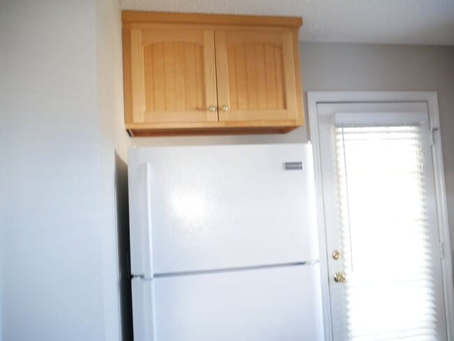 Building Photo - Three bedroom!
