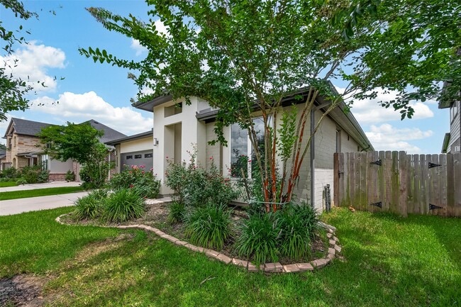 Building Photo - 28419 Hazel Trl