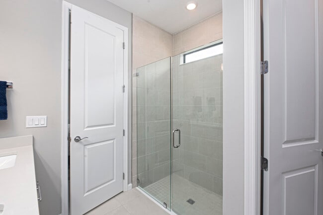 Building Photo - 833 SE Courances Dr