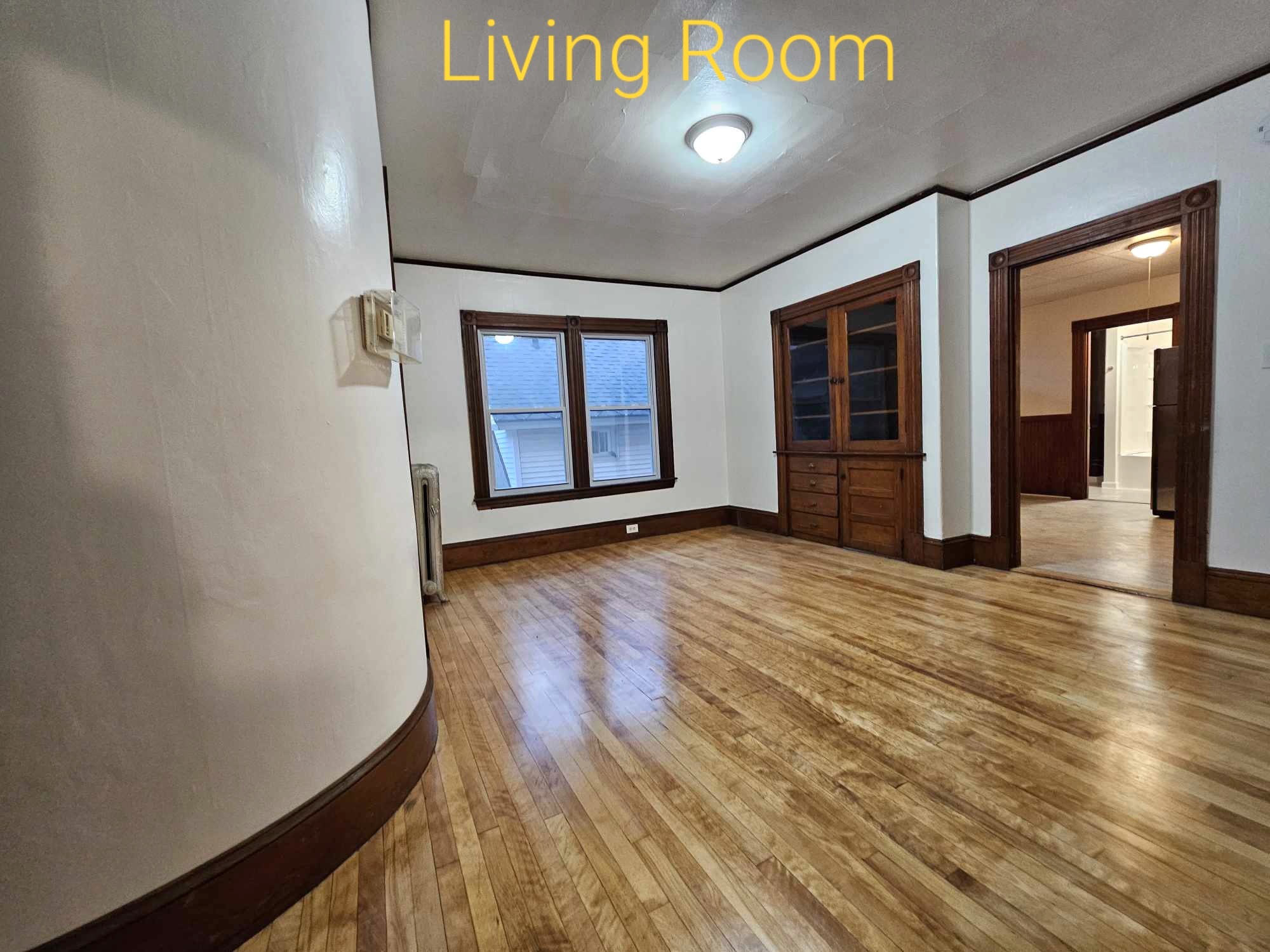 Large living room off the eat-in kitchen - 489 Lincoln St