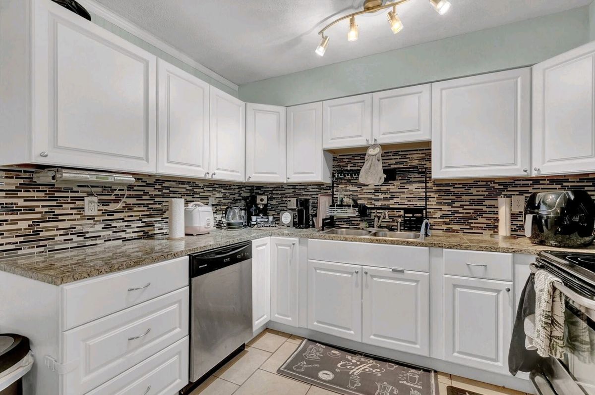 Building Photo - 341 Longfellow Dr