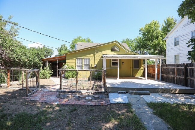 Building Photo - 740 W Burkitt St