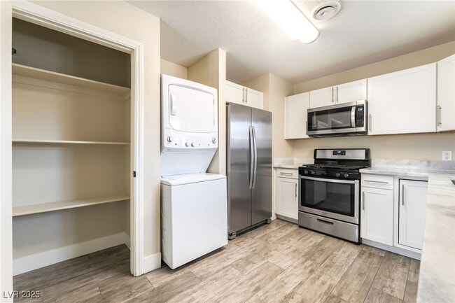 Building Photo - 4972 Novato Cir