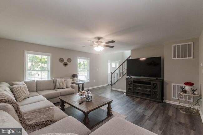 Building Photo - 342 Europa Way