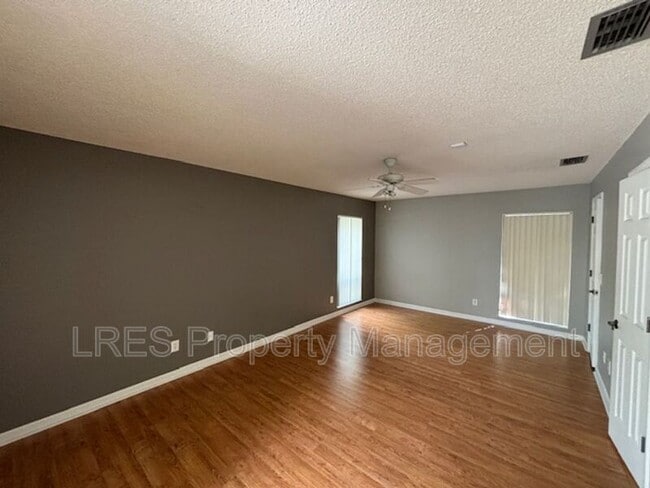 Building Photo - 1444 Forest Hills Dr