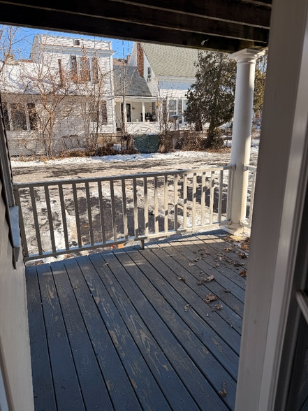 Building Photo - 557 Pine St