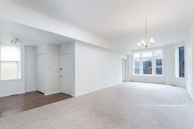 Entrance - 2128 W Evergreen Ave