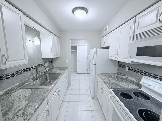 Building Photo - Large 1BR Condo with Patio, Heated Parking, Pool, Sauna & Tennis Courts!