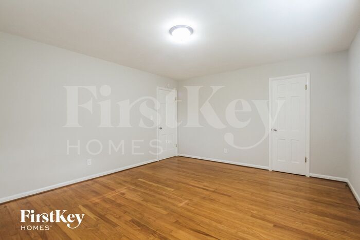 Building Photo - 640 Ashford Dr