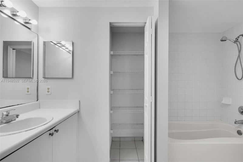 Building Photo - 401 W Preserve Way