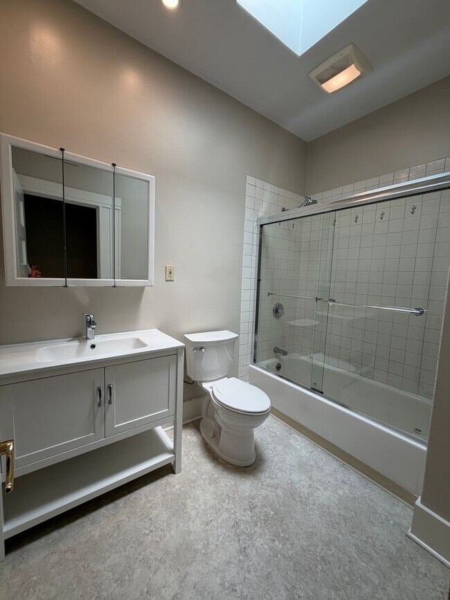 Building Photo - 2649