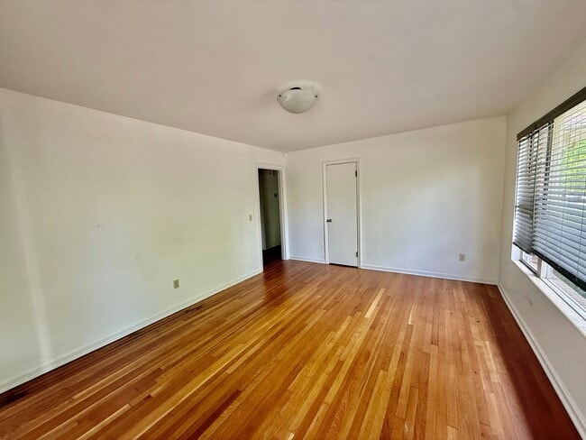 Building Photo - 2 Bedroom / 1 Bath in Decatur’s Historic District – Available Now!