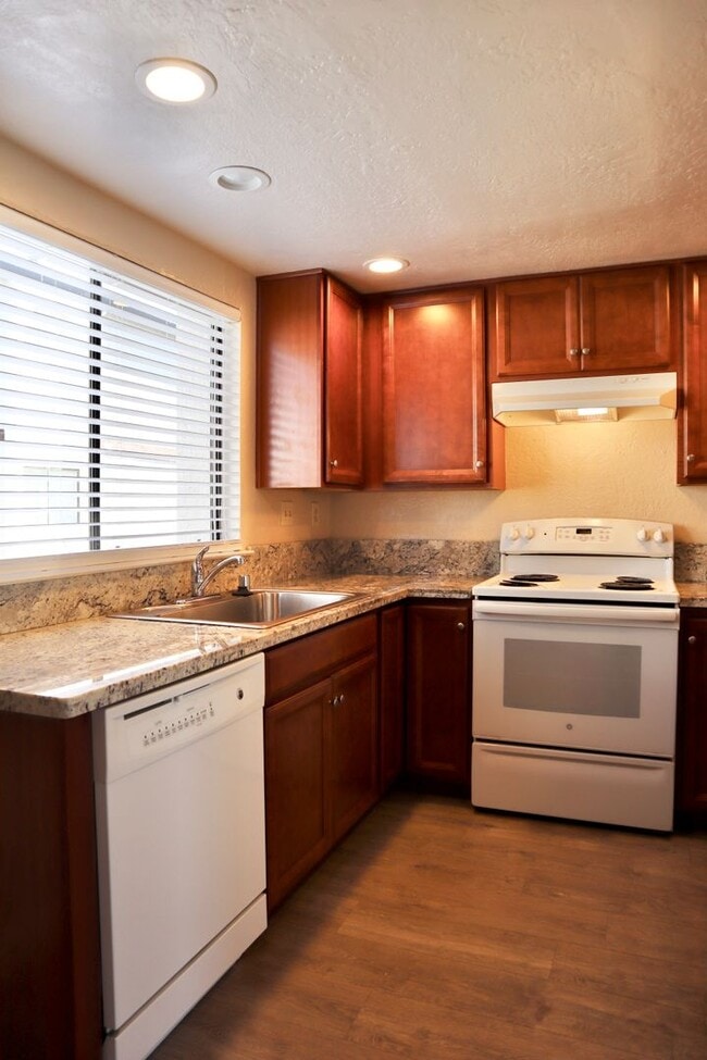 Building Photo - Charming 2-bedroom condo - Mission San Jose District!