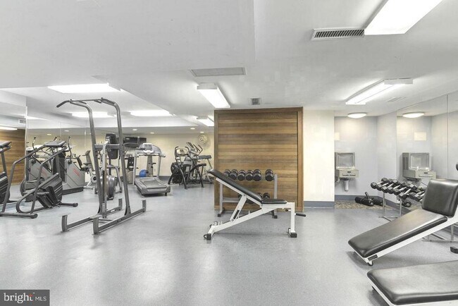 Building Photo - 3705 S George Mason Dr